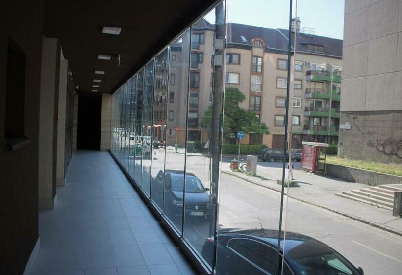 Escritório Estándar, Corvin Holiday Apartments
