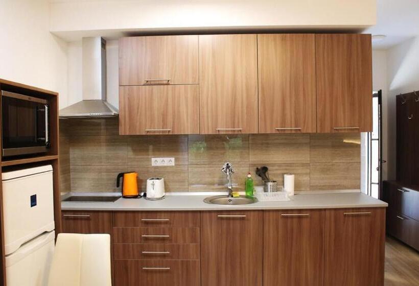 Escritório Estándar, Corvin Holiday Apartments