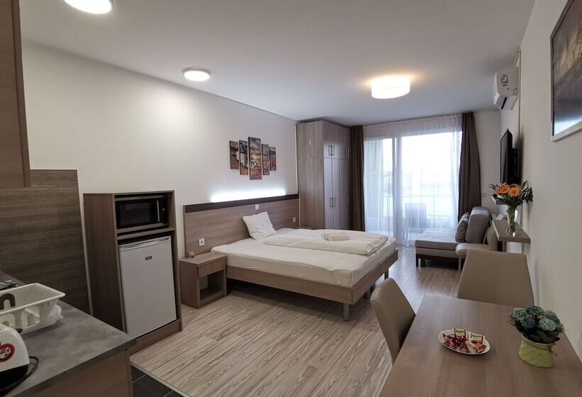 Escritório Estándar, Corvin Holiday Apartments