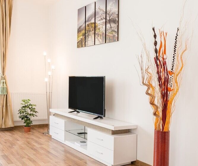 Apartamento 2 Dormitórios, Corvin Holiday Apartments