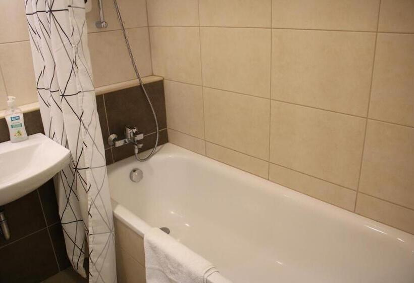 Escritório Estándar, Corvin Holiday Apartments
