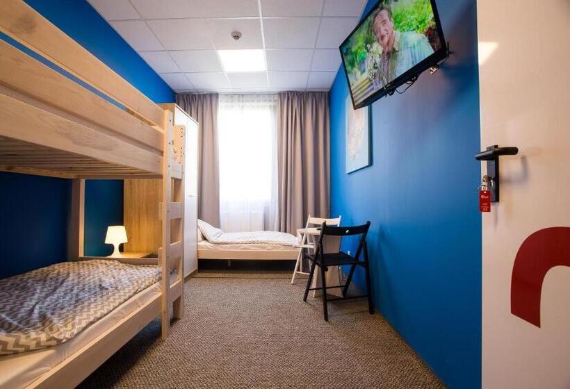اتاق استاندارد سه نفره, Moon Hostel Poznań