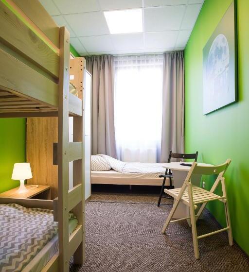 اتاق استاندارد سه نفره, Moon Hostel Poznań