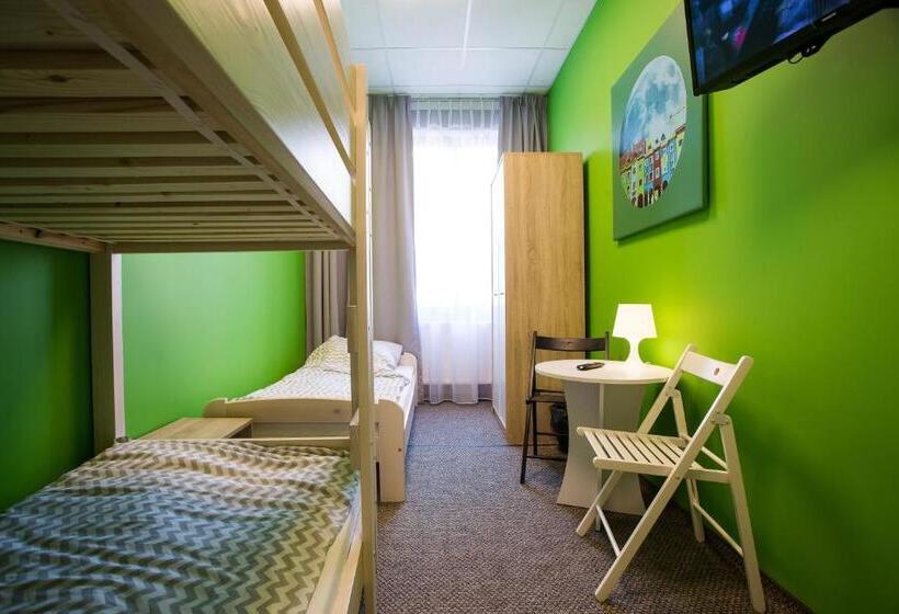 اتاق استاندارد سه نفره, Moon Hostel Poznań
