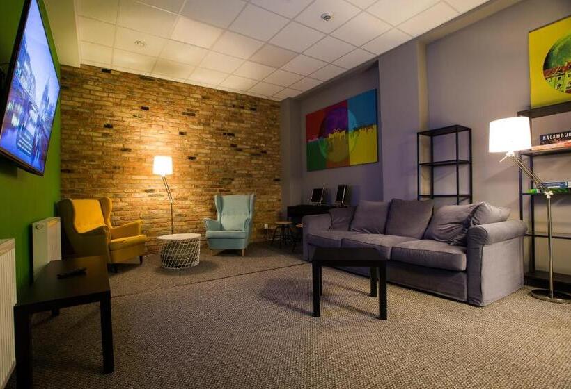 اتاق استاندارد سه نفره, Moon Hostel Poznań