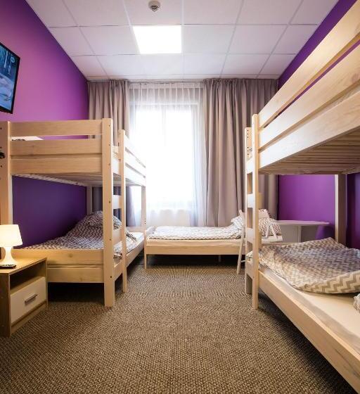 اتاق استاندارد چهار تخته, Moon Hostel Poznań