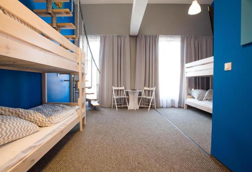 اتاق استاندارد چهار تخته, Moon Hostel Poznań