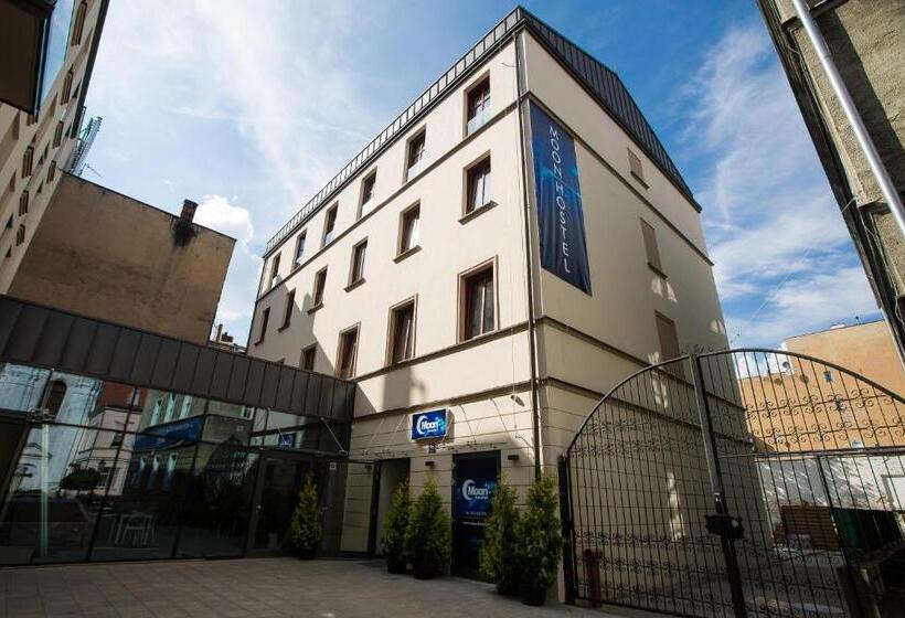 اتاق پنج‌تخته استاندارد, Moon Hostel Poznań