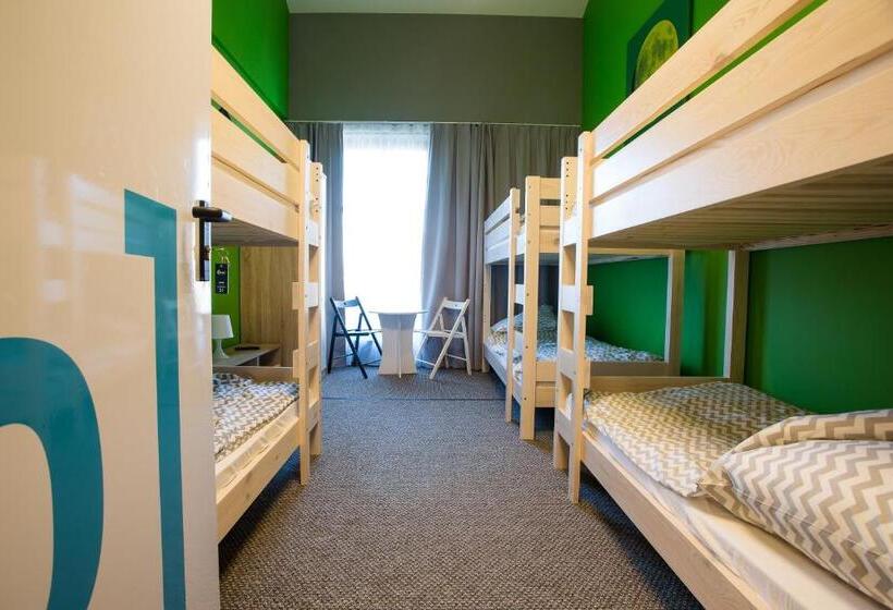 اتاق پنج‌تخته استاندارد, Moon Hostel Poznań