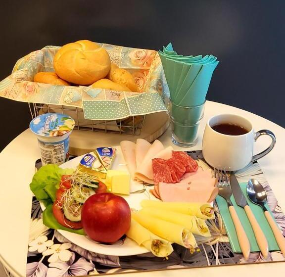 اتاق پنج‌تخته استاندارد, Moon Hostel Poznań