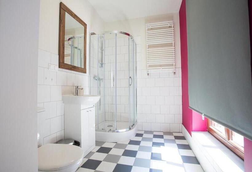 اتاق استاندارد یک نفره, Moon Hostel Poznań
