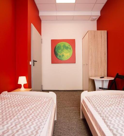 اتاق استاندارد یک نفره, Moon Hostel Poznań