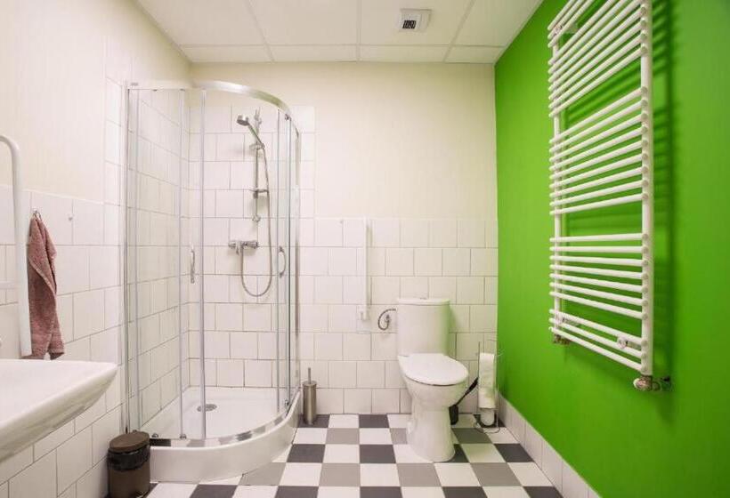 اتاق استاندارد یک نفره, Moon Hostel Poznań