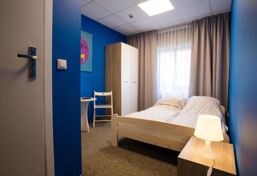 اتاق استاندارد یک نفره, Moon Hostel Poznań