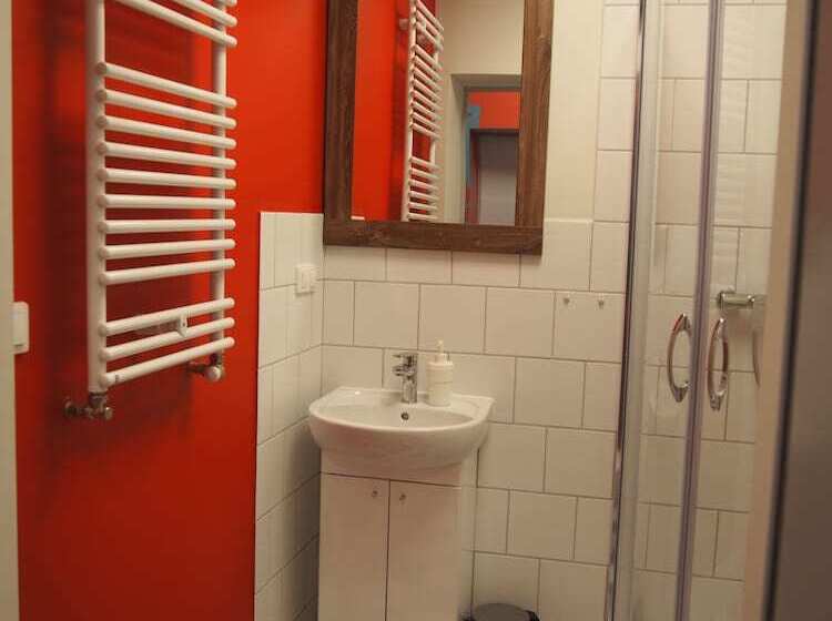 اتاق استاندارد یک نفره, Moon Hostel Poznań