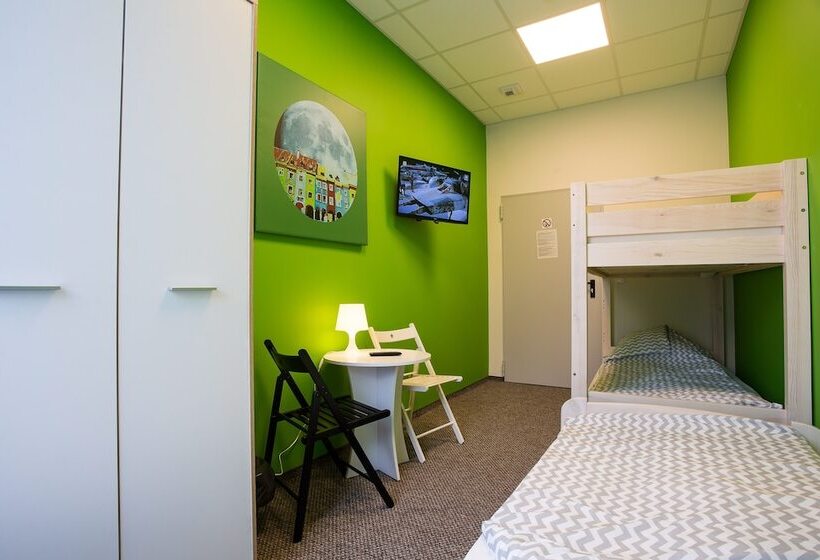 اتاق استاندارد سه نفره, Moon Hostel Poznań