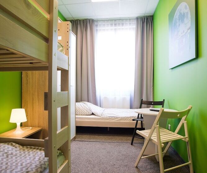 اتاق استاندارد سه نفره, Moon Hostel Poznań