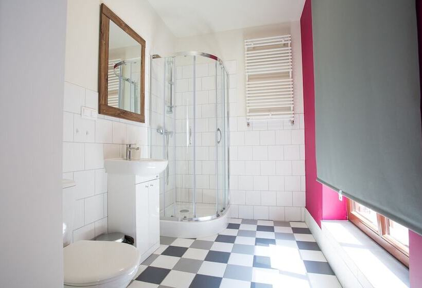 اتاق استاندارد چهار تخته, Moon Hostel Poznań