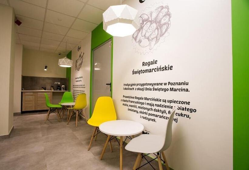 اتاق پنج‌تخته استاندارد, Moon Hostel Poznań
