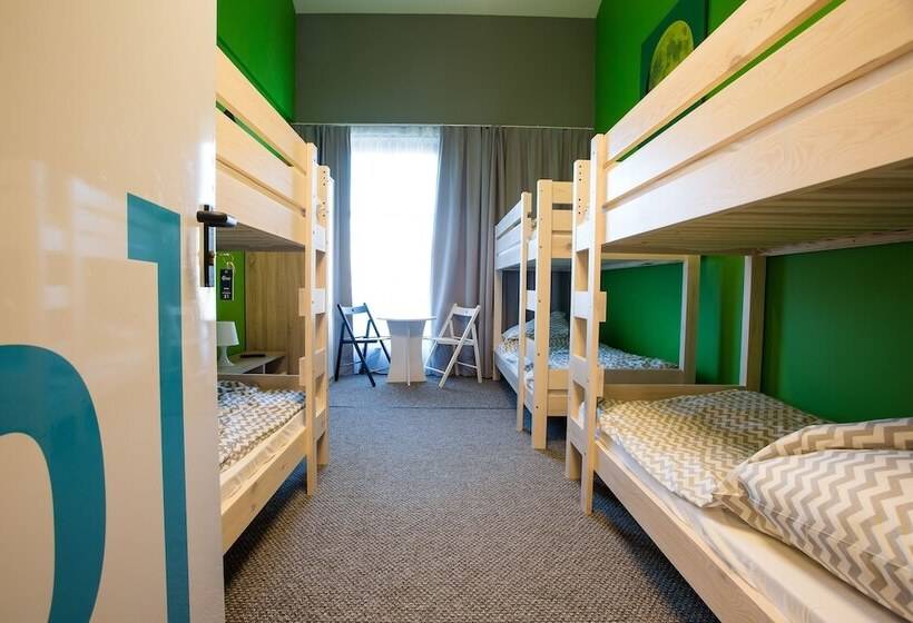 اتاق پنج‌تخته استاندارد, Moon Hostel Poznań