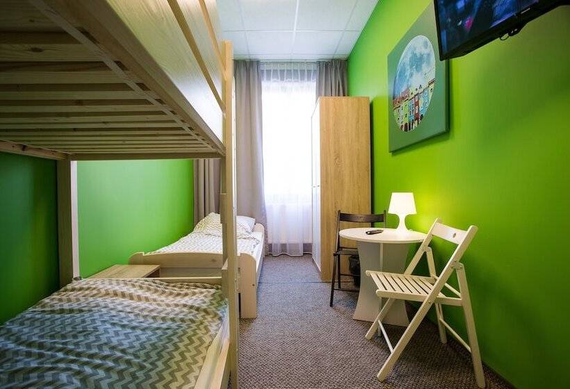 اتاق استاندارد سه نفره, Moon Hostel Poznań