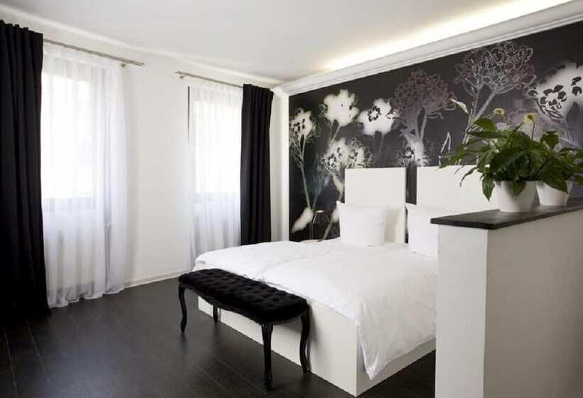 Quarto Premium, Pension Mariposa