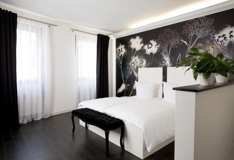 Quarto Premium, Pension Mariposa
