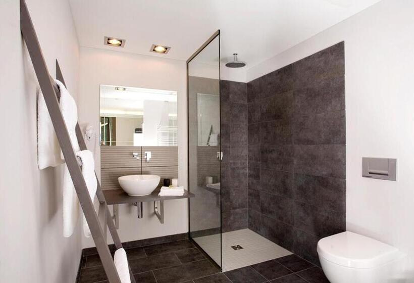 Quarto Familiar, Pension Mariposa