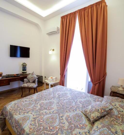 اتاق لوکس با بالکن و چشم‌انداز دریا, Di Palma Suite