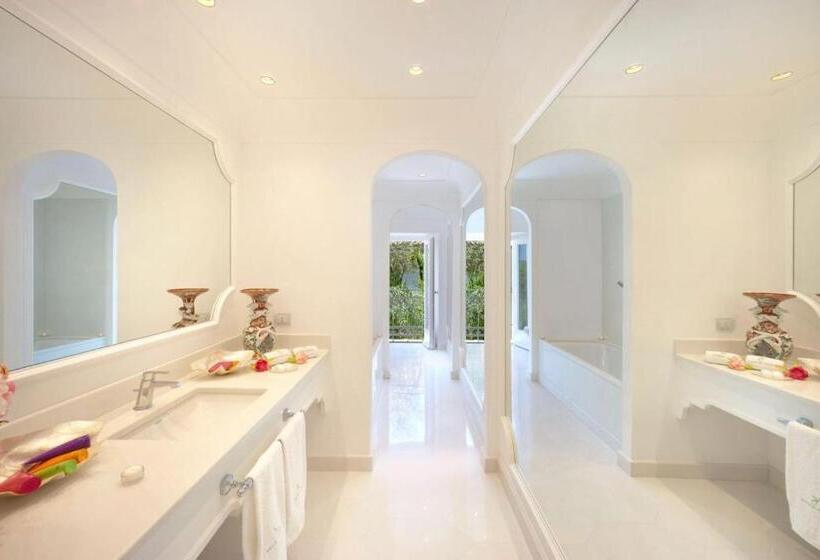 اتاق لوکس با چشم‌انداز دریا, Villa Silvana Relais