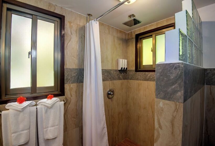 بانگلوی لوکس, Palau Carolines Resort