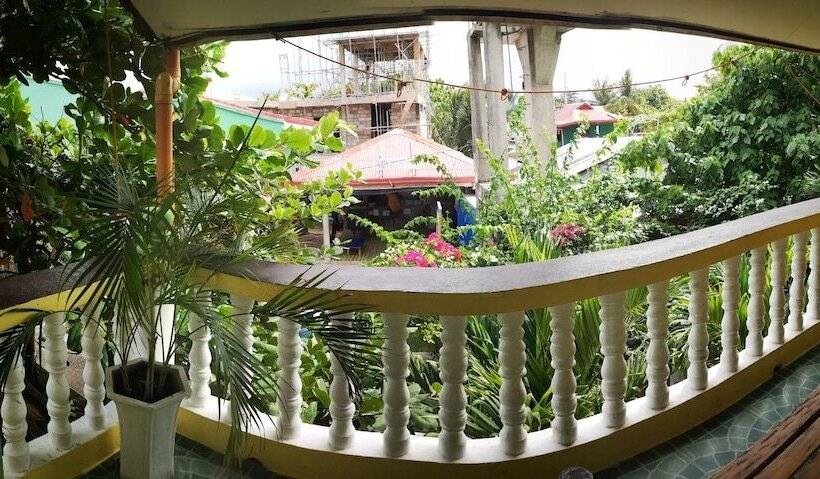 Семейный Номер, Guanna's Place Room And Resto Bar