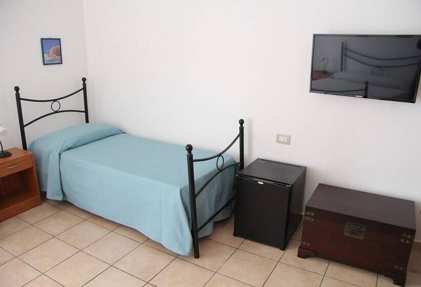 اتاق استاندارد سه نفره, Bed & Breakfast Fragolina
