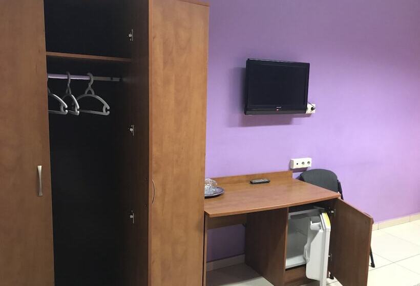 اتاق استاندارد سه نفره, Good Cat   Hostel