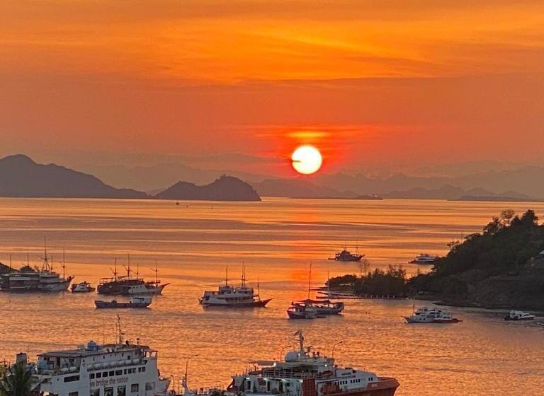 اتاق لوکس با چشمانداز دریا, Pesona Bali Room And Restaurant