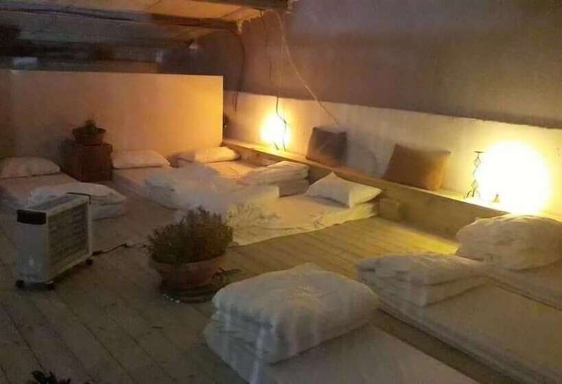 Łóżko we Wspólnym Pokoju, Spice Quarter Inn