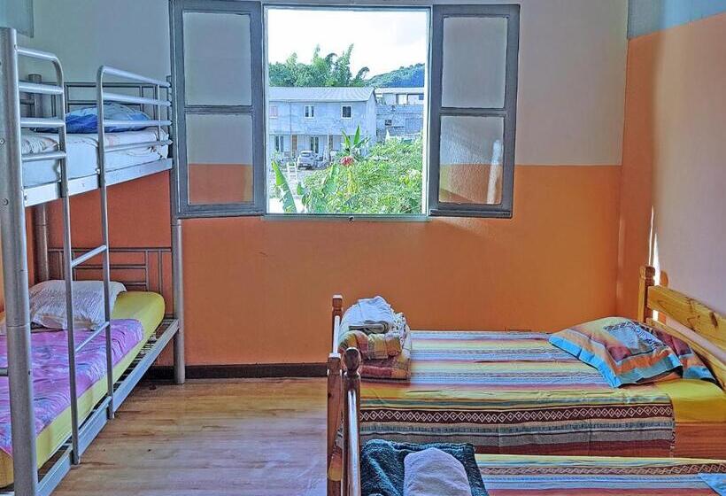 اتاق استاندارد چهارنفره با چشم‌انداز باغ, Gite Hotel La Caz Des Orangers