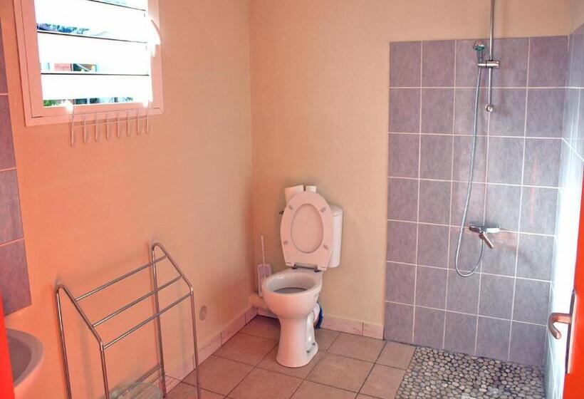 اتاق راحتی سه تخته, Gite Hotel La Caz Des Orangers