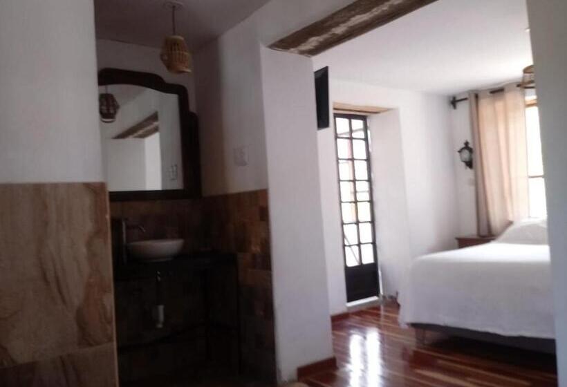 سوئیت با وان آب گرم, Hospedaje Venka Urubamba   Hostel
