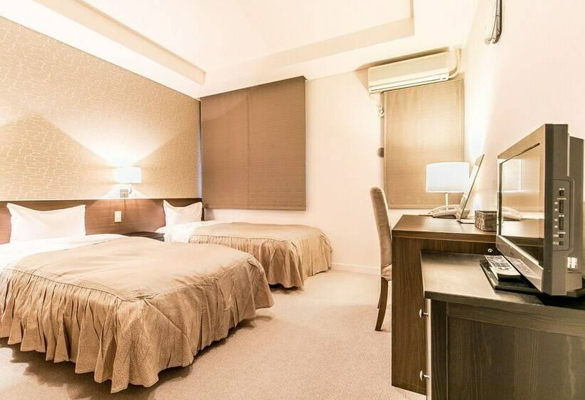 اتاق استاندارد سه نفره, Petit Hotel Enchante