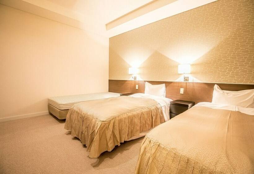 اتاق استاندارد سه نفره, Petit Hotel Enchante