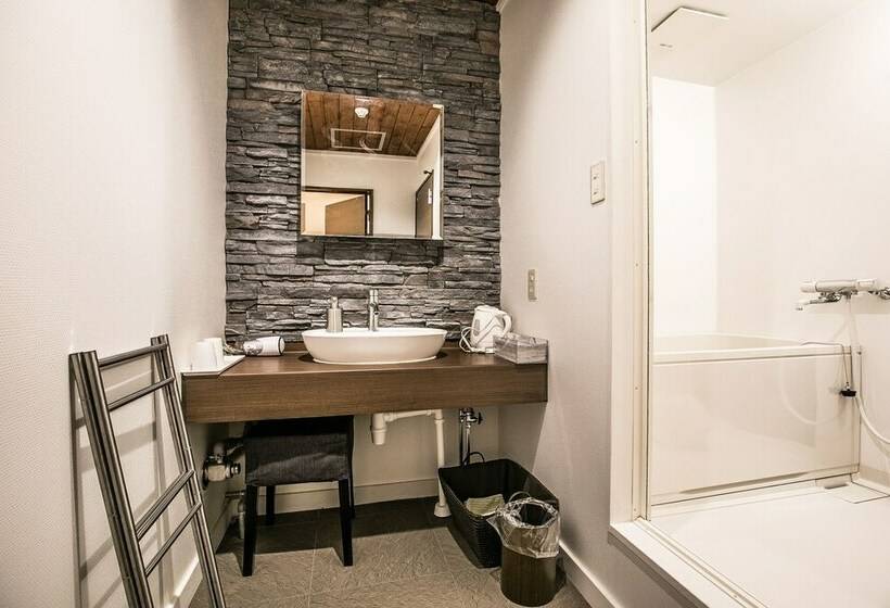 اتاق استاندارد سه نفره, Petit Hotel Enchante