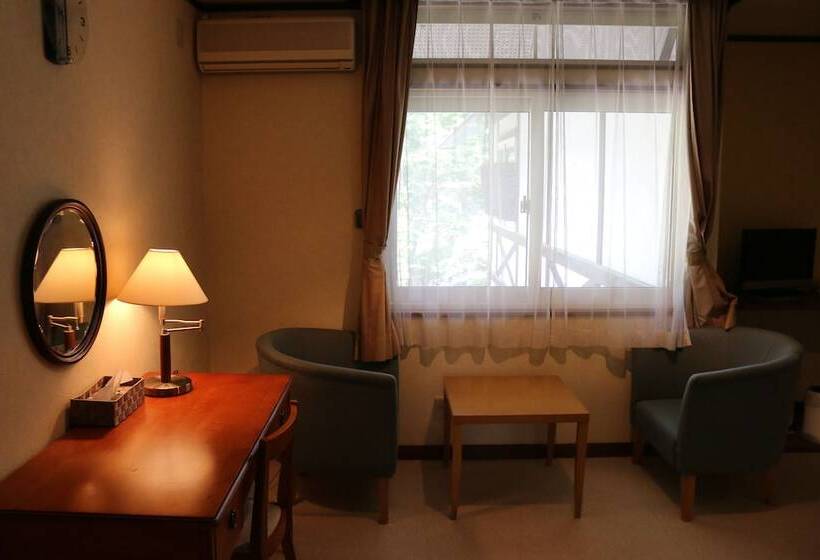 اتاق استاندارد چهار تخته, Petit Hotel Enchante