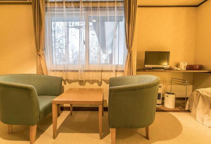 اتاق استاندارد سه نفره, Petit Hotel Enchante
