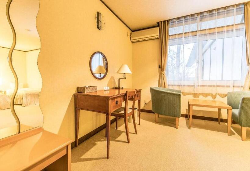 اتاق استاندارد سه نفره, Petit Hotel Enchante