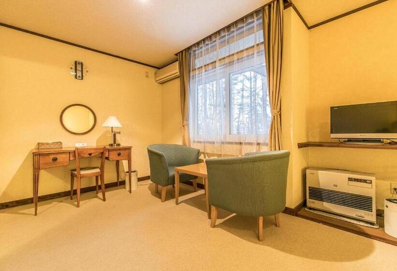 اتاق استاندارد سه نفره, Petit Hotel Enchante