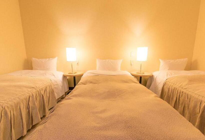 اتاق استاندارد سه نفره, Petit Hotel Enchante