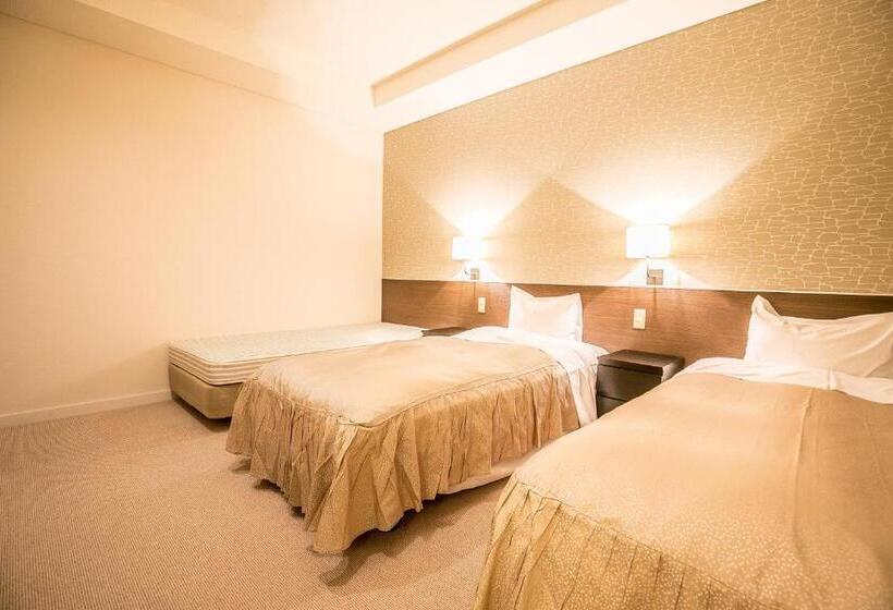 اتاق استاندارد سه نفره, Petit Hotel Enchante