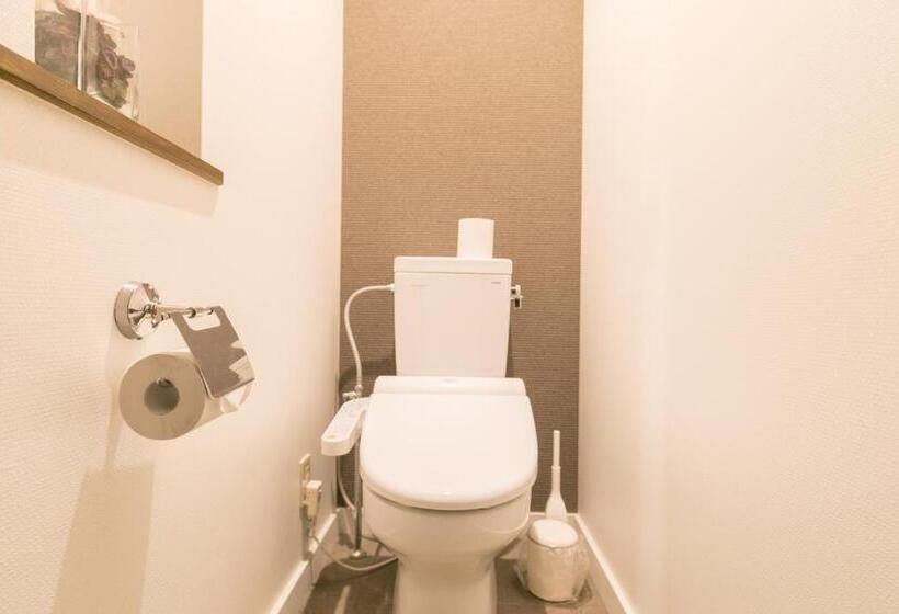 اتاق استاندارد سه نفره, Petit Hotel Enchante