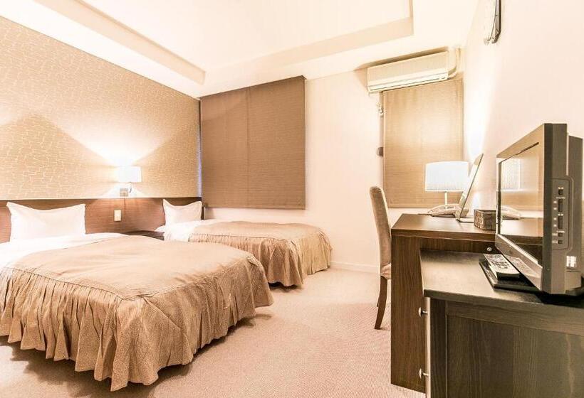 اتاق استاندارد سه نفره, Petit Hotel Enchante
